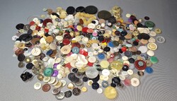 Vintage vegyes gomb csomag 2-300 darab , 487 gramm  1.
