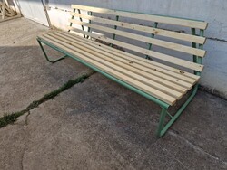 Retro csővázas kerti pad régi szánkótalpas kertipad vas strand pad
