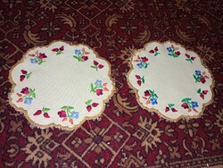 Régi hímzett kis terítők. 2 db