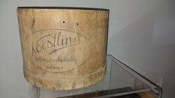 Koestlin kekszes henger alakú fa doboz