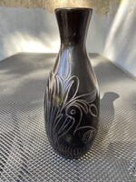 Fekete kerámia váza