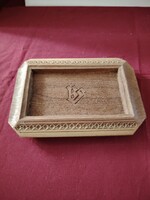 Régi kis kézzel faragott fatálca