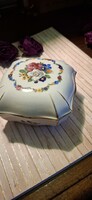 Zsolnay virágkoszorús porcelán bonbonier, cukortároló, ékszertartó fedeles doboz