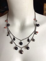 Izgalmas, mozgalmas nyakék, nyaklánc, fekete, ezüst és mályva gyöngyökkel (11)