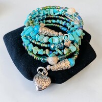 Türkiz kövekből készült 6 cm átmérőjű többsoros rugalmas karkötő, türkiz karperec