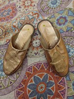 Egyiptomban vásárolt új meseszép egyedi arany színű utcai papucs különlegesség