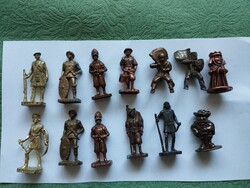 Kinder fém figurák 13 db
