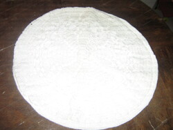 Gyönyörű horgolt kerek díszpárna