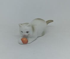 Zsolnay porcelán labdázó cica!