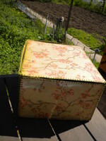 Papír varrós doboz