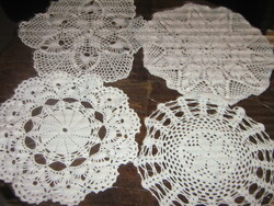 Gyönyörű horgolt kerek csipke terítő 4 db
