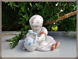 Ritka Zsolnay porcelán nyitott szemű korsós Annuska