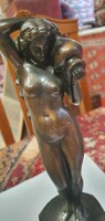 Női Akt bronz szobor. Gyönyörűen kidolgozott. 24 cm.  Nincs szignója.