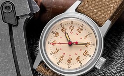 N.B. Yäeger –  tisztelgés az 1930-as és 1940-es évek katonai órái előtt egy különleges automata óra
