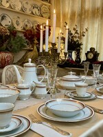 Klasszikus, elegáns Noritake 12 személyes étkészlet teás/ kávés készlettel kiegészítve