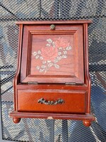 Zenélő ékszertartó doboz