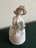 Kovács Éva lány virágcsokorral kerámia figura 26 cm (C0100)