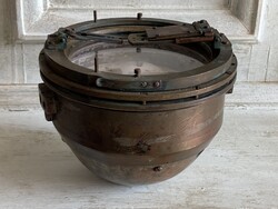 Antik tengeri iránytű (hajós kompasz).