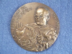 Sebestyén Sándor nagy és súlyos plakettje Juhász Nagy Pál emlékére.