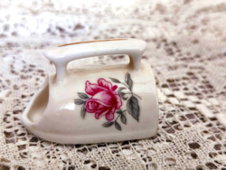 Angol porcelán, vasaló alakú rózsás fogpiszkáló tartó  17.