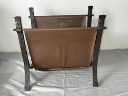 Kovácsolt vas állvány újság vagy tűzifa részére (F0057)