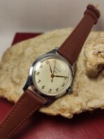 Szovjet szép Rosszia 16 köves Mechanikus  karóra