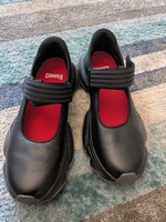 CAMPER , ikonikus spanyol márkás női 41-es fekete félcipő, wibram talppal , mokaszín,újszerű !