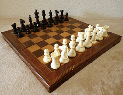 Régi retró vintage NAGY méretű fa sakk készlet sakktábla műanyag figura bábu tábla sakkfigura