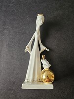Ritka Aquincum porcelán: Királylány békával – Ősz Szabó Magdolna alkotása