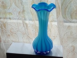 SFX- Üveg váza Ø9x19cm kék fehér Cseh Sommerso jellegű trombita virág forma