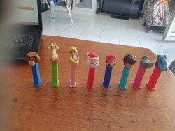 PEZ cukorka adagoló, több fajta figura.