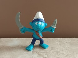 Vintage kalóztörp figura karddal és késsel a kezében. Peyo 2004