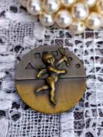Retro, antiqued, so-called 