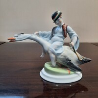 Herendi Ludas matyi magyaros, matyó mellényben porcelán figura