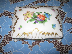 Herendi porcelán lábas kártyatartó virágmintás,nagyon dúsan aranyozott, 129 számozássa.