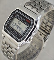 Szép állapotú retro quartz óra fém tokkal