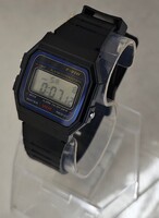 Nice Condition Retro Quartz Watch with Plastic Case