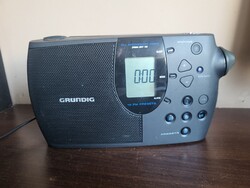 Grundig Prima Boy 100 – Prémium hordozható rádió és ébresztőóra