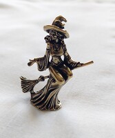 Miniatűr sárgaréz boszorkány