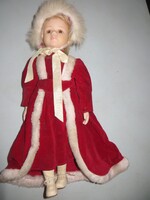 Régi antik porcelánfejű baba 43 cm ﻿﻿bordó bársony ruha szőrmés sapka
