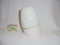 Retro púderrózsaszín porcelán foglalatos tejüveg falilámpa