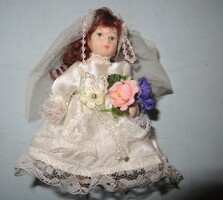 Régi antik miniatűr porcelán baba 11 cm mennyasszony lila virág