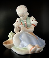 Régi és hibátlan,  Sinkó András tervezésű Zsolnay figura !