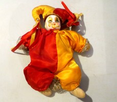 Régi antik porcelán fejű bohóc baba 21 cm  piros narancs ruha