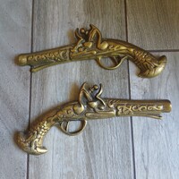 Pompás régi réz pisztolyos falidísz pár (22,3x8,5x1,8 cm)