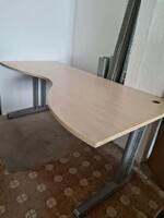Modern fém lábas íves nagyméretű  műhely / iroda író asztalok 2 db