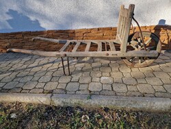 Régi virágtartó talicska tragács paraszti dekoráció kert