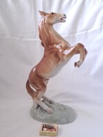 Nagy méretű Royal Dux ágaskodó ló porcelán figura
