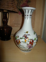 Jelzett kínai famille rose mintás porcelán váza