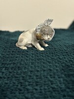 Eladó antik német porcelán figura – Pipázó, fogfájós kutya (Gebrüder Heubach)